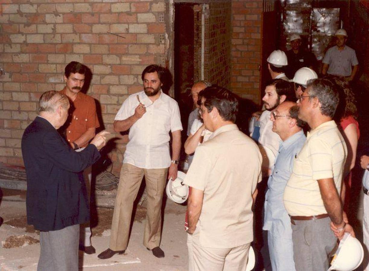 El paso de Julio Anguita por el Ayuntamiento de Córdoba, en imágenes