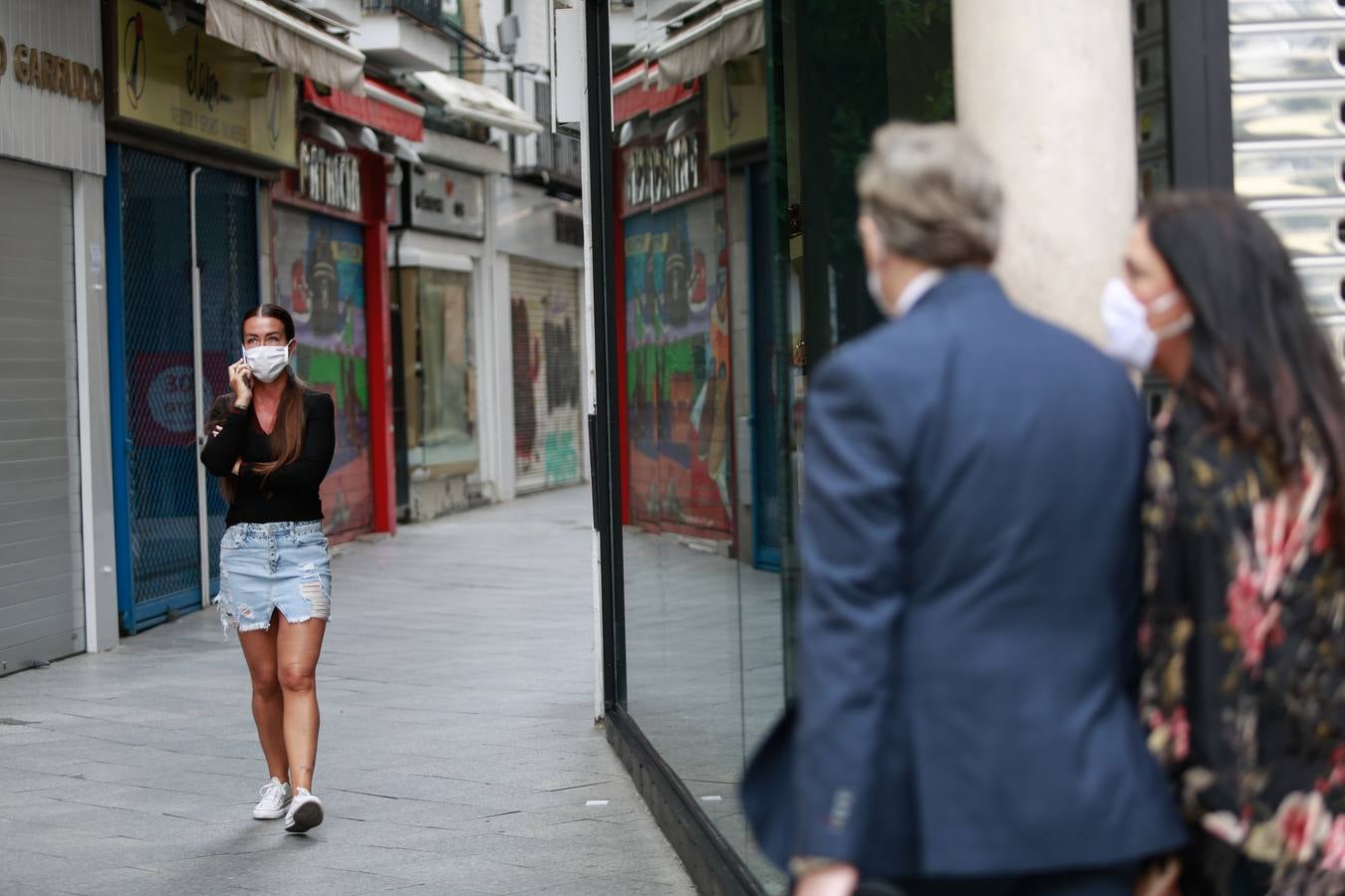 En imágenes, cada vez más ambiente en las calles de Triana y el Centro