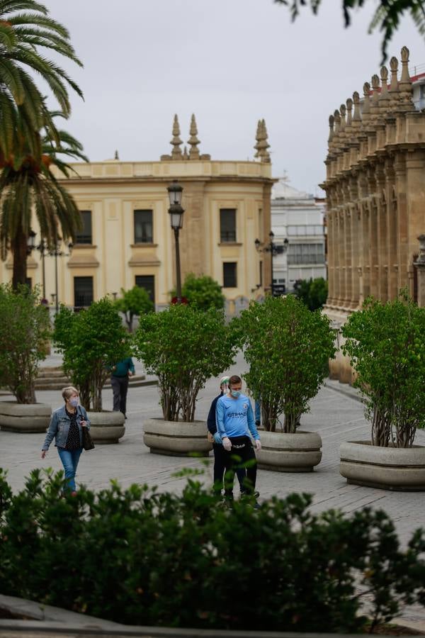 En imágenes, cada vez más ambiente en las calles de Triana y el Centro