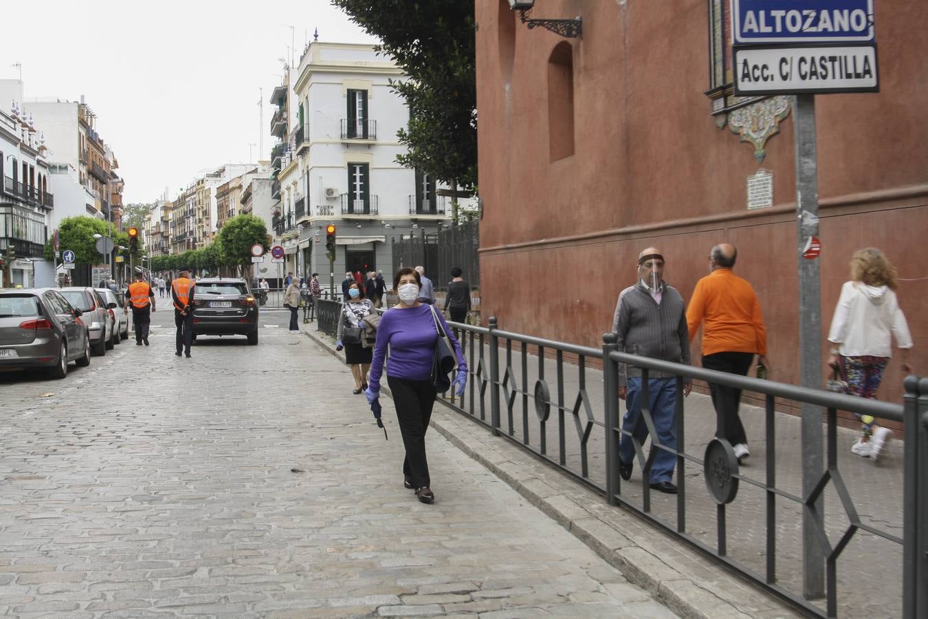 En imágenes, cada vez más ambiente en las calles de Triana y el Centro