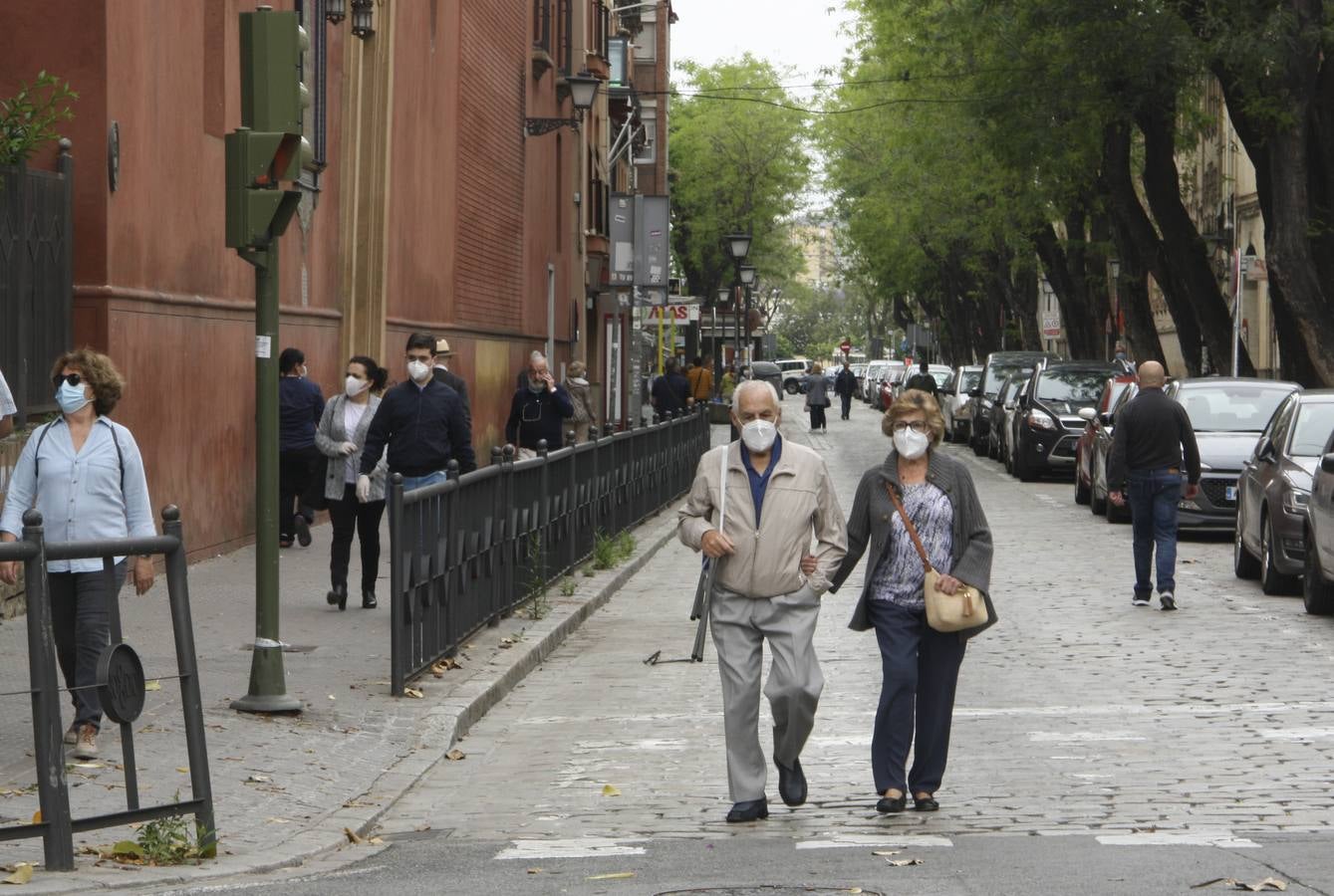 En imágenes, cada vez más ambiente en las calles de Triana y el Centro