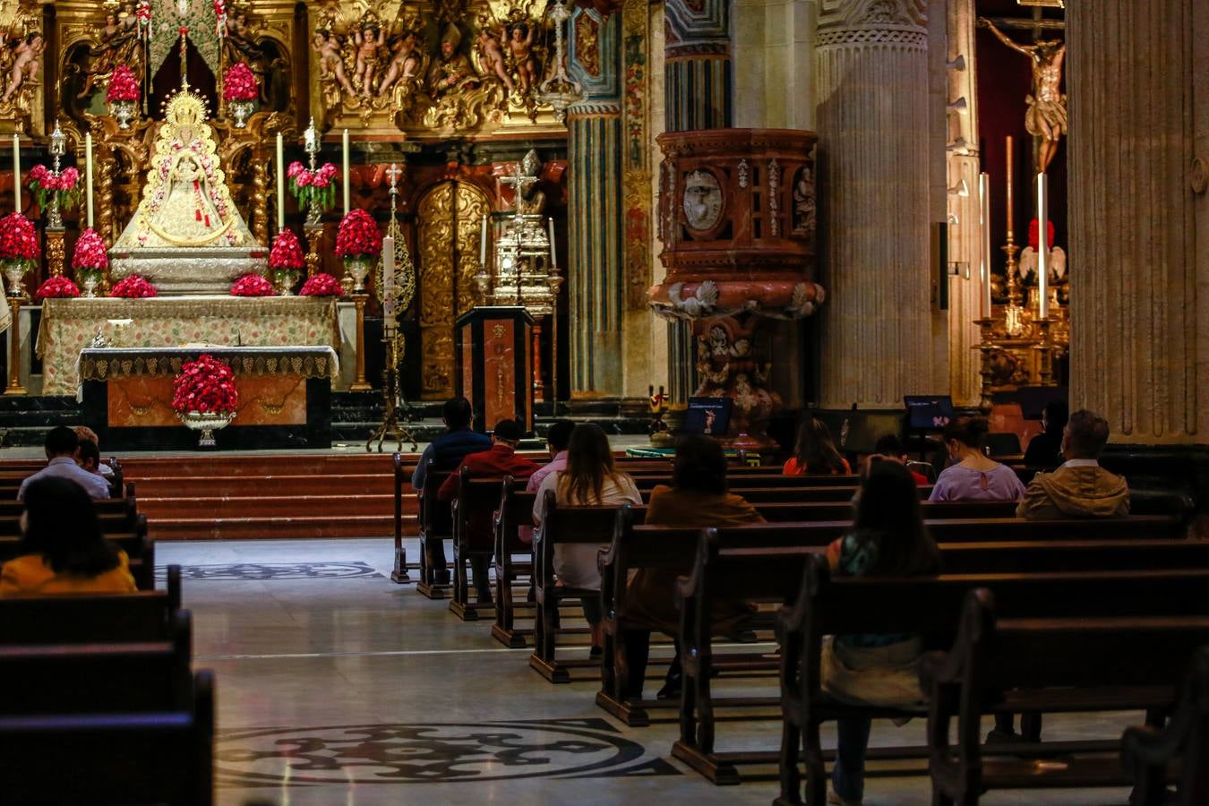 Primer domingo de misas en Sevilla durante la fase 1