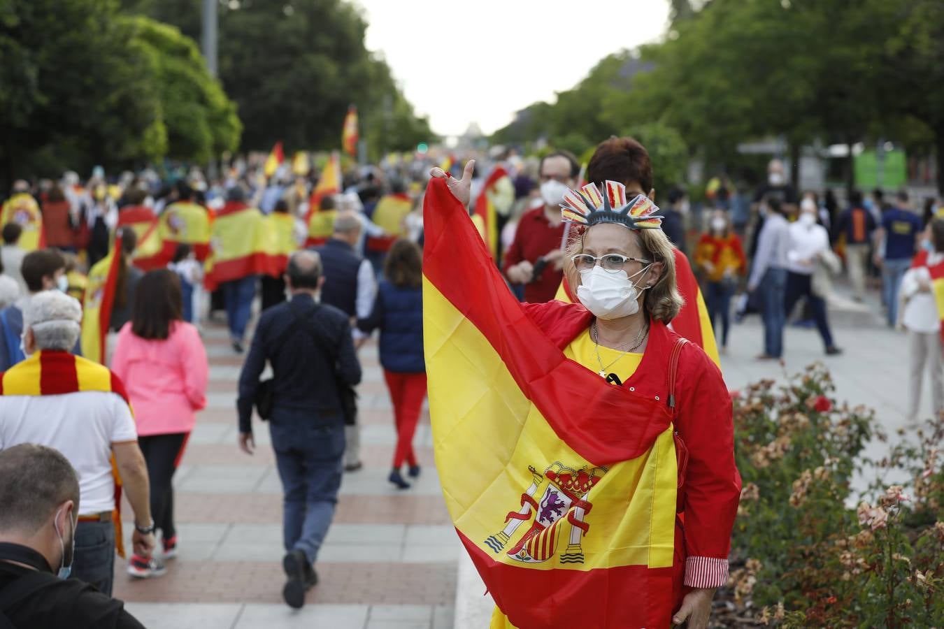 En imágenes, centenares de cordobeses protestan contra Sánchez en el Vial