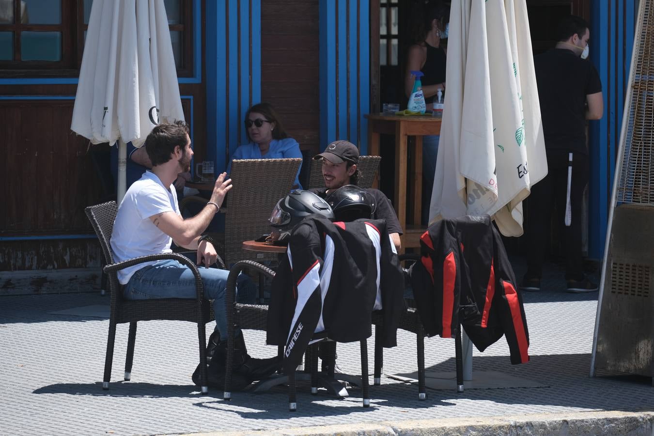 FOTOS: Cádiz llena paseos y terrazas en la «nueva normalidad» de la Fase 1