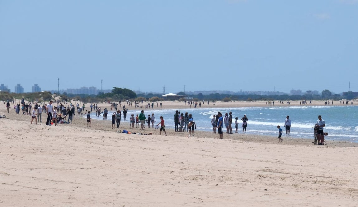 FOTOS: Cádiz llena paseos y terrazas en la «nueva normalidad» de la Fase 1