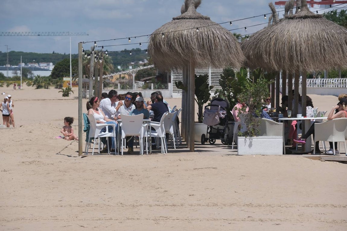 FOTOS: Cádiz llena paseos y terrazas en la «nueva normalidad» de la Fase 1