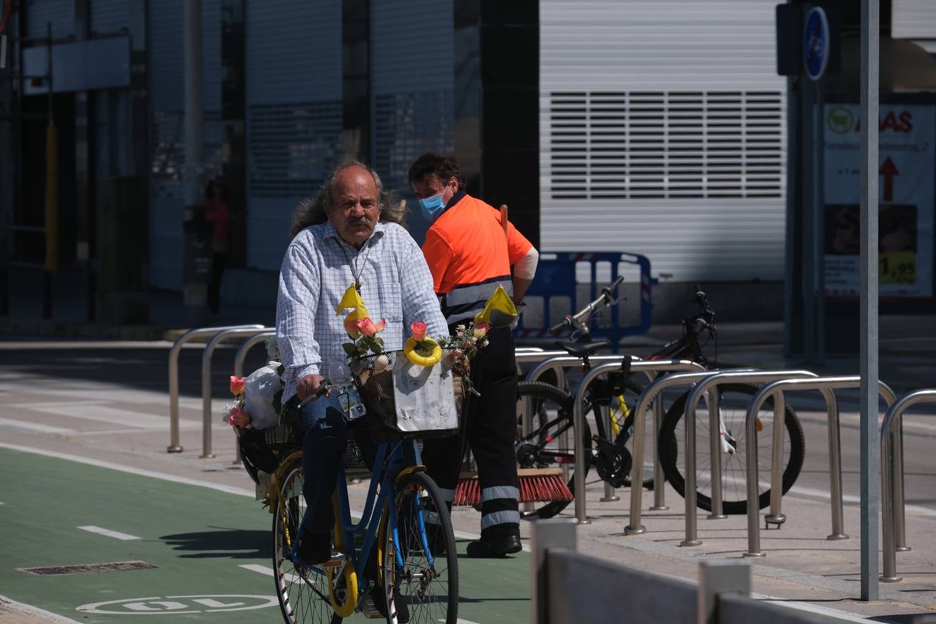 FOTOS: Cádiz llena paseos y terrazas en la «nueva normalidad» de la Fase 1