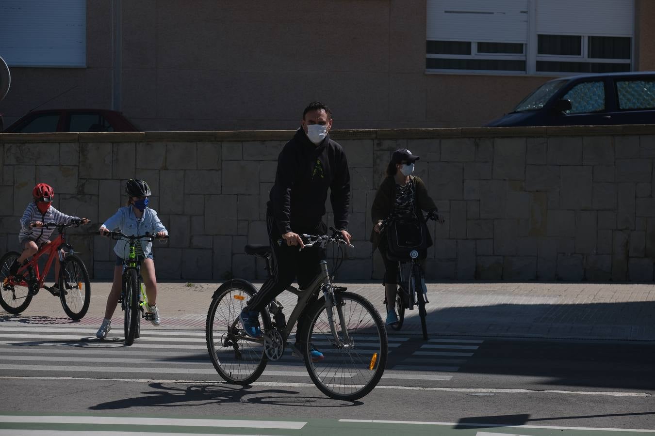 FOTOS: Cádiz llena paseos y terrazas en la «nueva normalidad» de la Fase 1