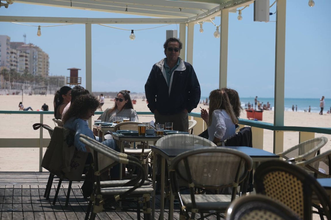 FOTOS: Cádiz llena paseos y terrazas en la «nueva normalidad» de la Fase 1