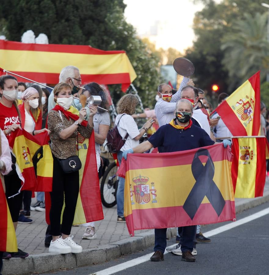 Protesta en Sevilla contra el presidente Pedro Sánchez, en imágenes