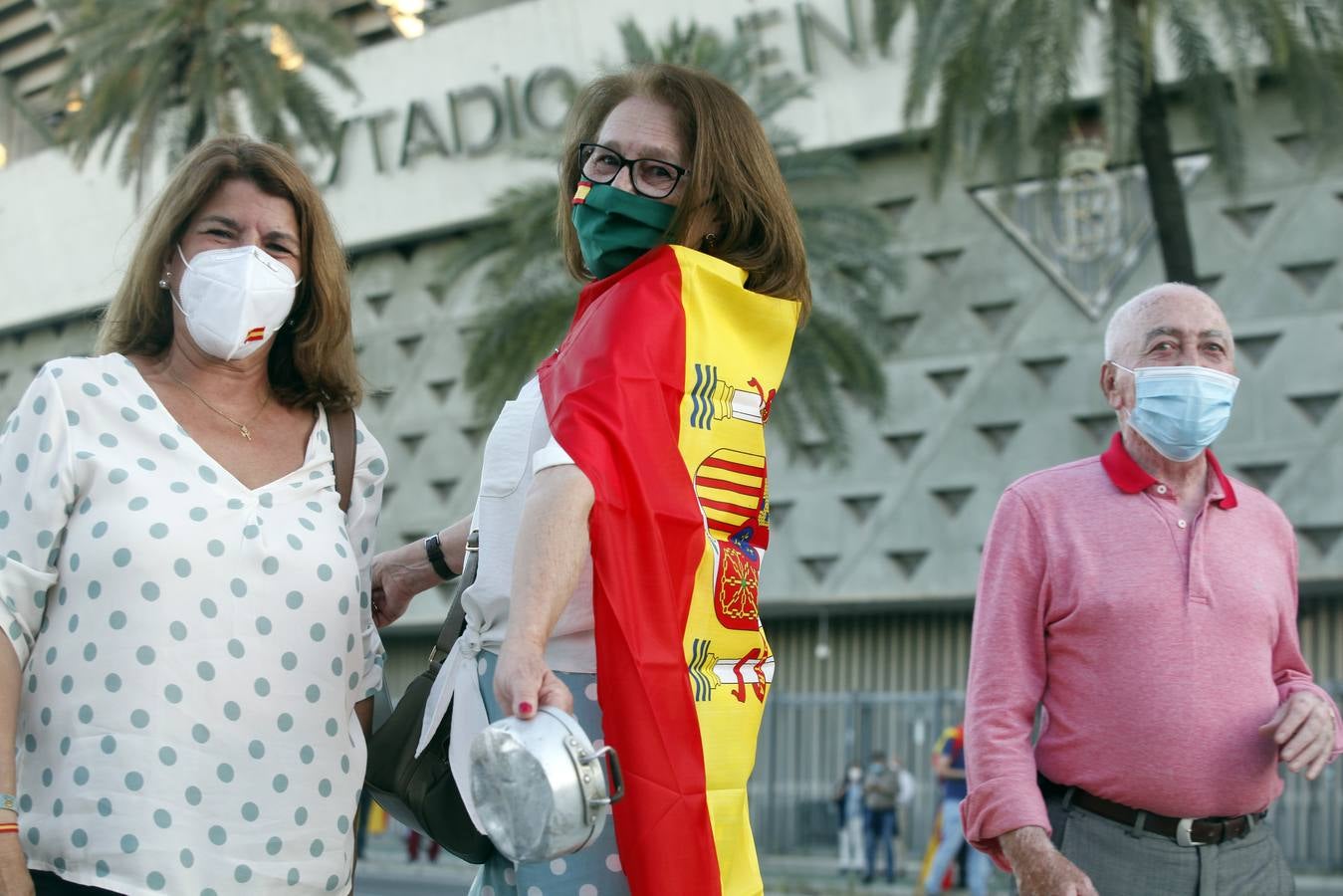 Protesta en Sevilla contra el presidente Pedro Sánchez, en imágenes