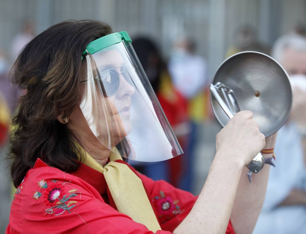 Protesta en Sevilla contra el presidente Pedro Sánchez, en imágenes