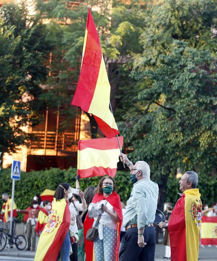 Protesta en Sevilla contra el presidente Pedro Sánchez, en imágenes