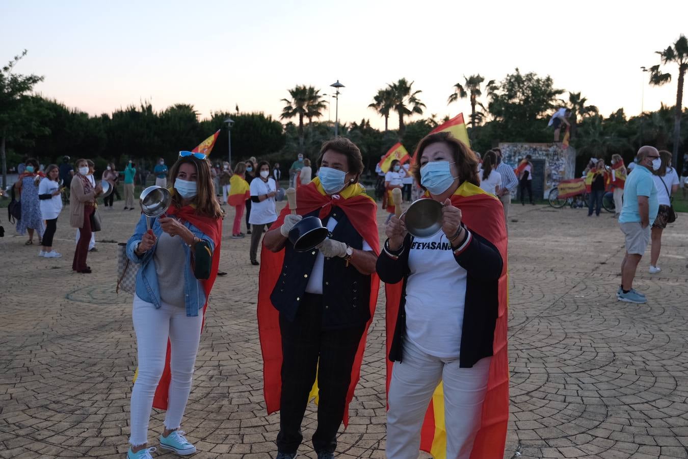 FOTOS: Cacerolada en El Puerto de Santa María contra la gestión de Pedro Sánchez