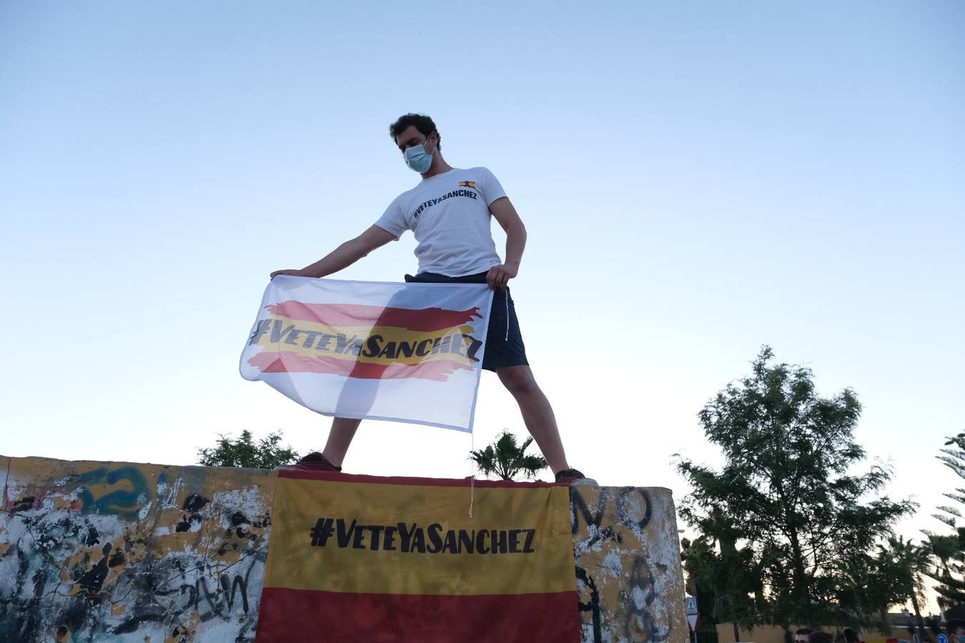 FOTOS: Cacerolada en El Puerto de Santa María contra la gestión de Pedro Sánchez