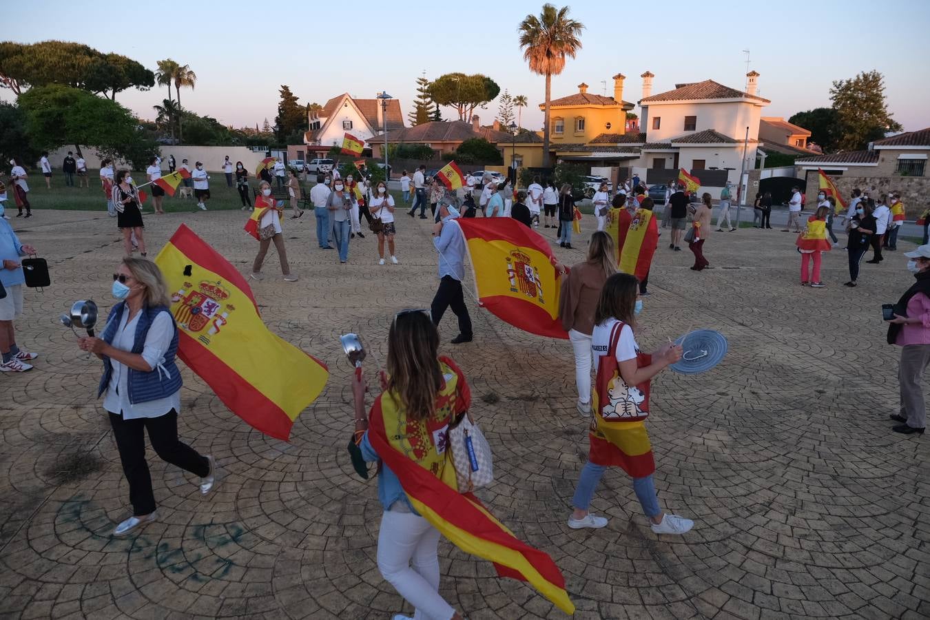 FOTOS: Cacerolada en El Puerto de Santa María contra la gestión de Pedro Sánchez