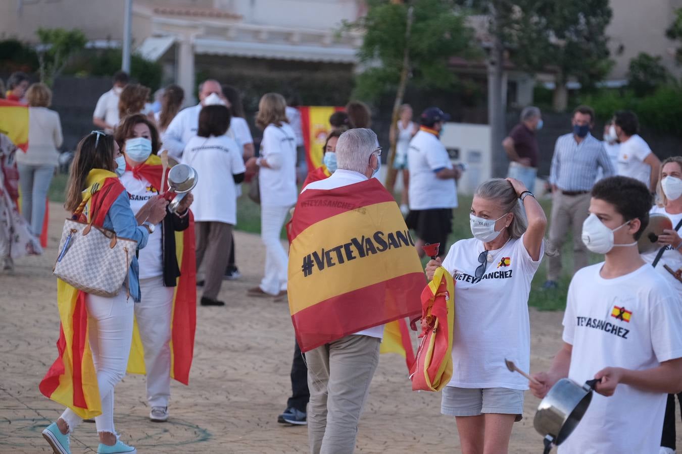 FOTOS: Cacerolada en El Puerto de Santa María contra la gestión de Pedro Sánchez