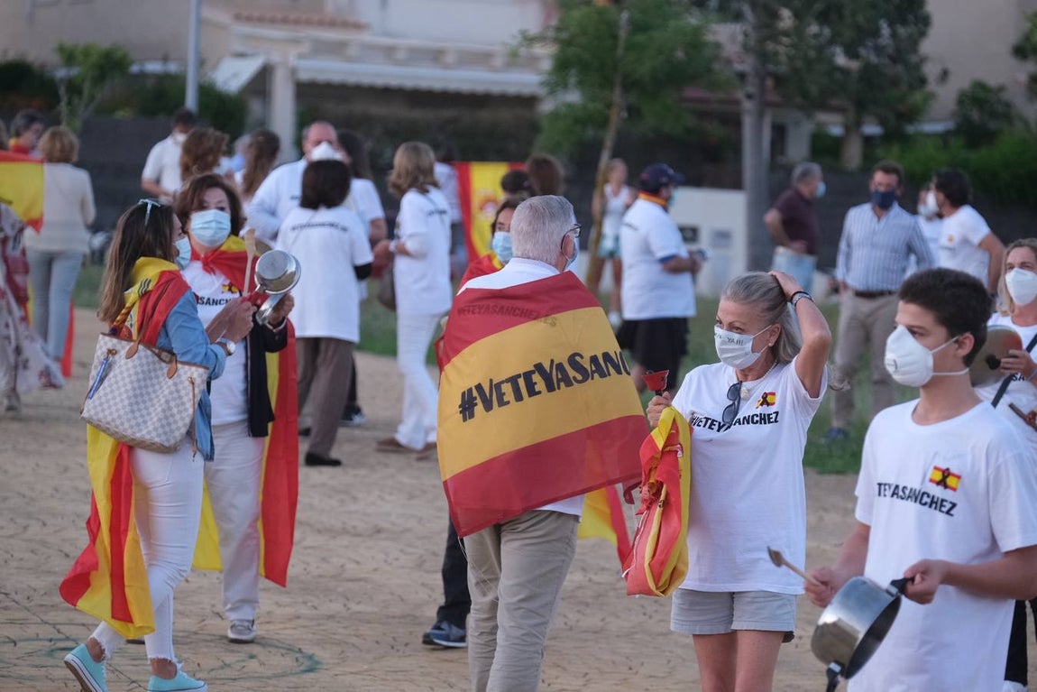 FOTOS: Cacerolada en El Puerto de Santa María contra la gestión de Pedro Sánchez
