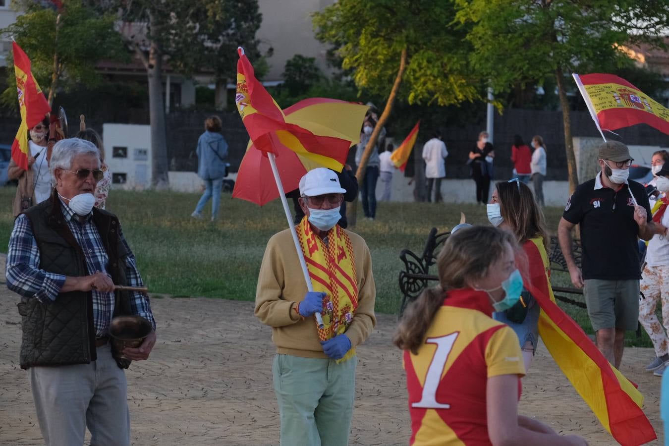 FOTOS: Cacerolada en El Puerto de Santa María contra la gestión de Pedro Sánchez