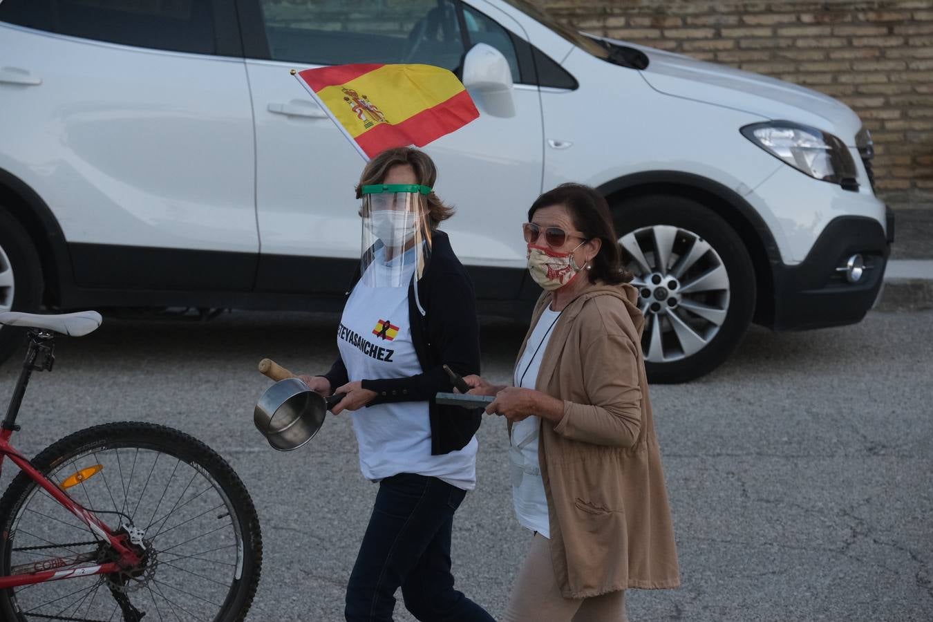 FOTOS: Cacerolada en El Puerto de Santa María contra la gestión de Pedro Sánchez