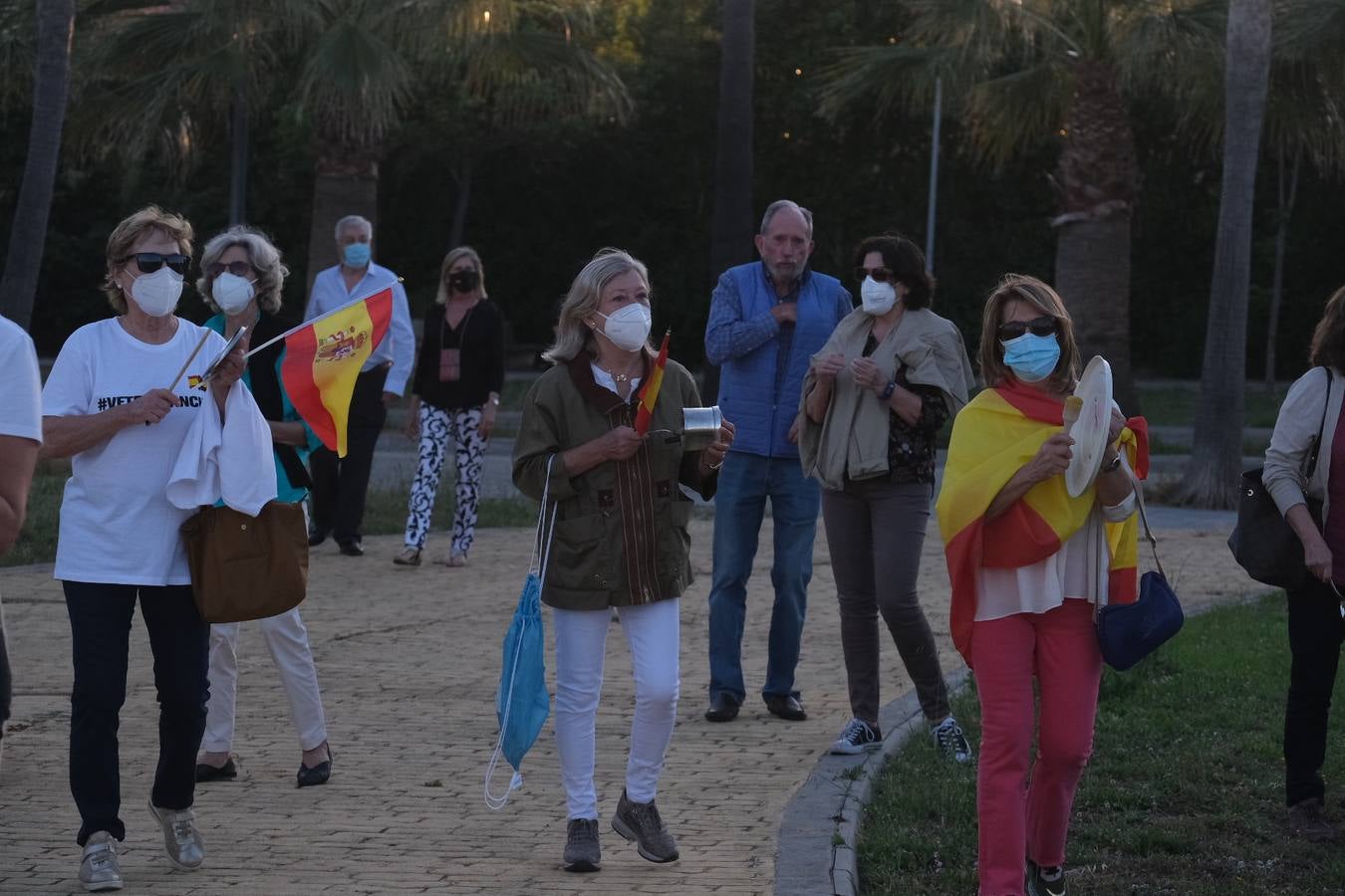 FOTOS: Cacerolada en El Puerto de Santa María contra la gestión de Pedro Sánchez