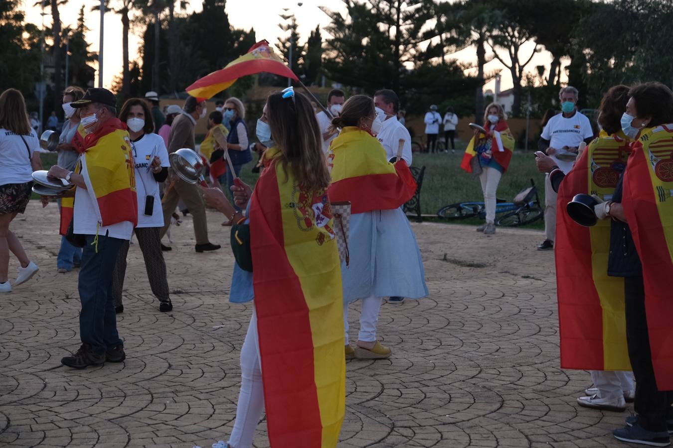 FOTOS: Cacerolada en El Puerto de Santa María contra la gestión de Pedro Sánchez