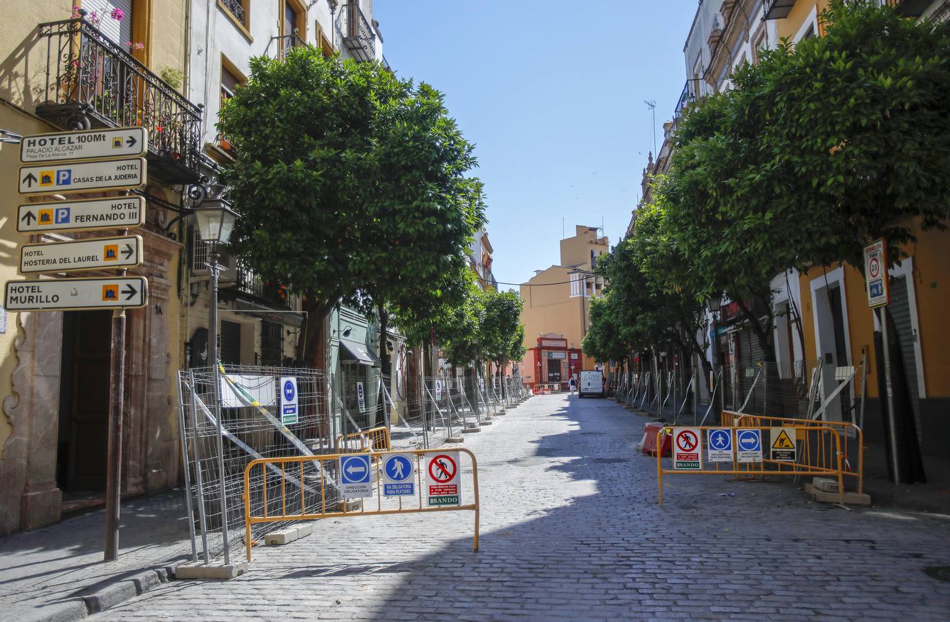 Las obras para la peatonalización de Mateos Gago continúan avanzando en los tres tramos contemplados