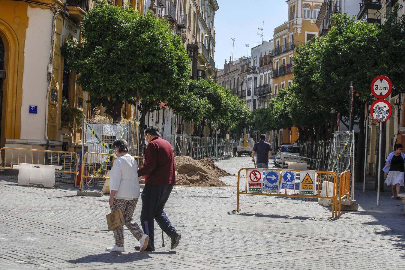 Las obras para la peatonalización de Mateos Gago continúan avanzando en los tres tramos contemplados