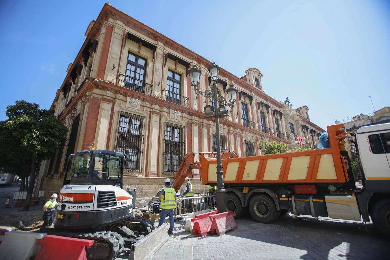 Las obras para la peatonalización de Mateos Gago continúan avanzando en los tres tramos contemplados