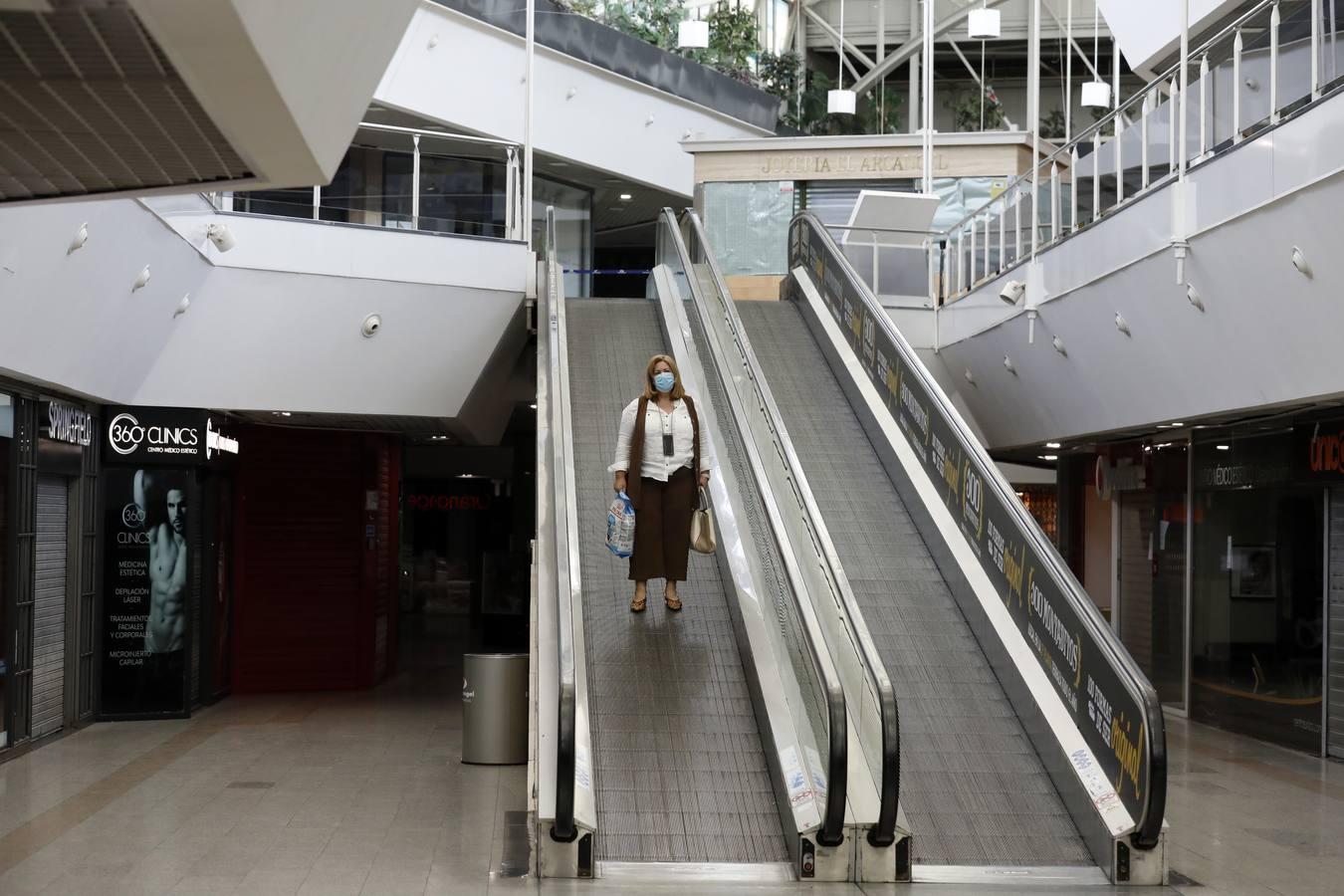 En imágenes, el centro comercial El Arcángel de Córdoba prepara su reapertura