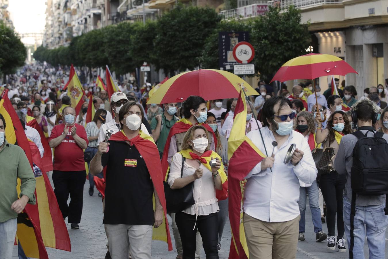 Nueva cacerolada de protesta contra Pedro Sánchez en Sevilla