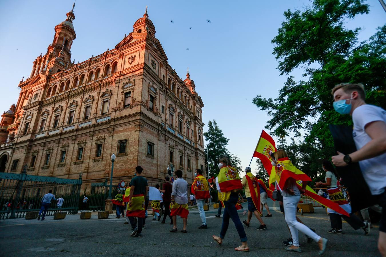 La cacerolada de Sevilla llega a la Plaza de España