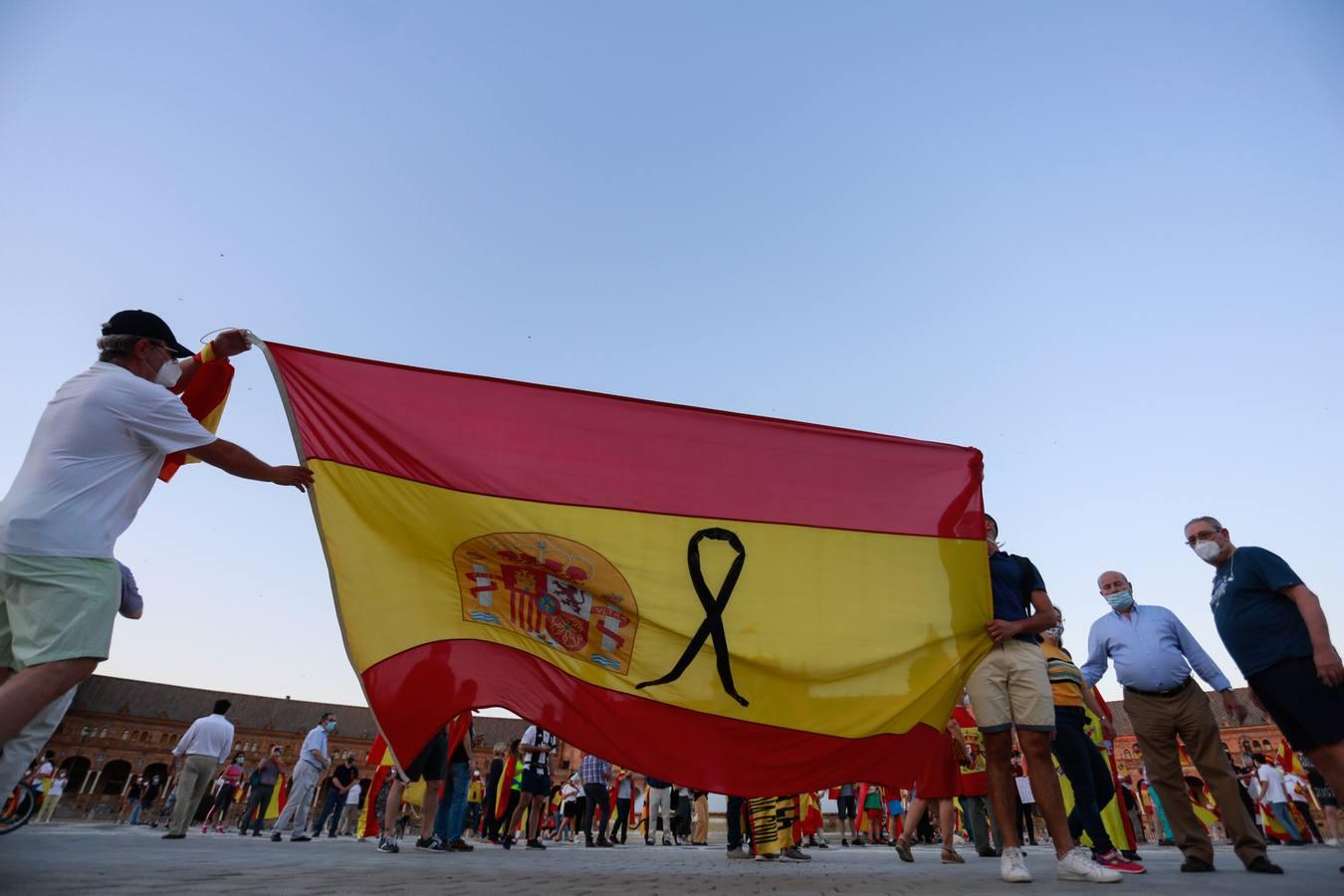 La cacerolada de Sevilla llega a la Plaza de España