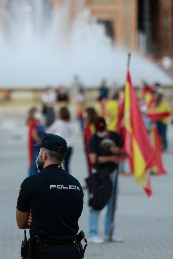 La cacerolada de Sevilla llega a la Plaza de España