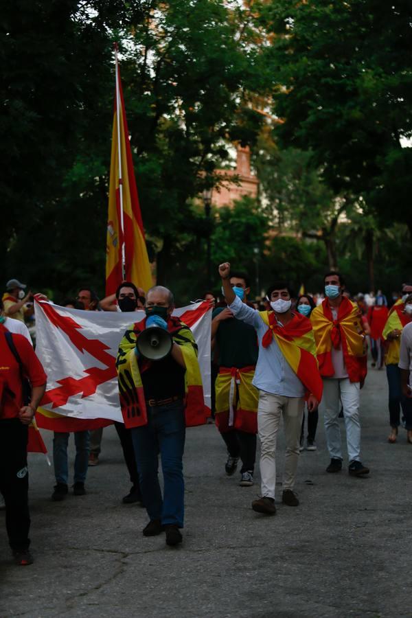 La cacerolada de Sevilla llega a la Plaza de España