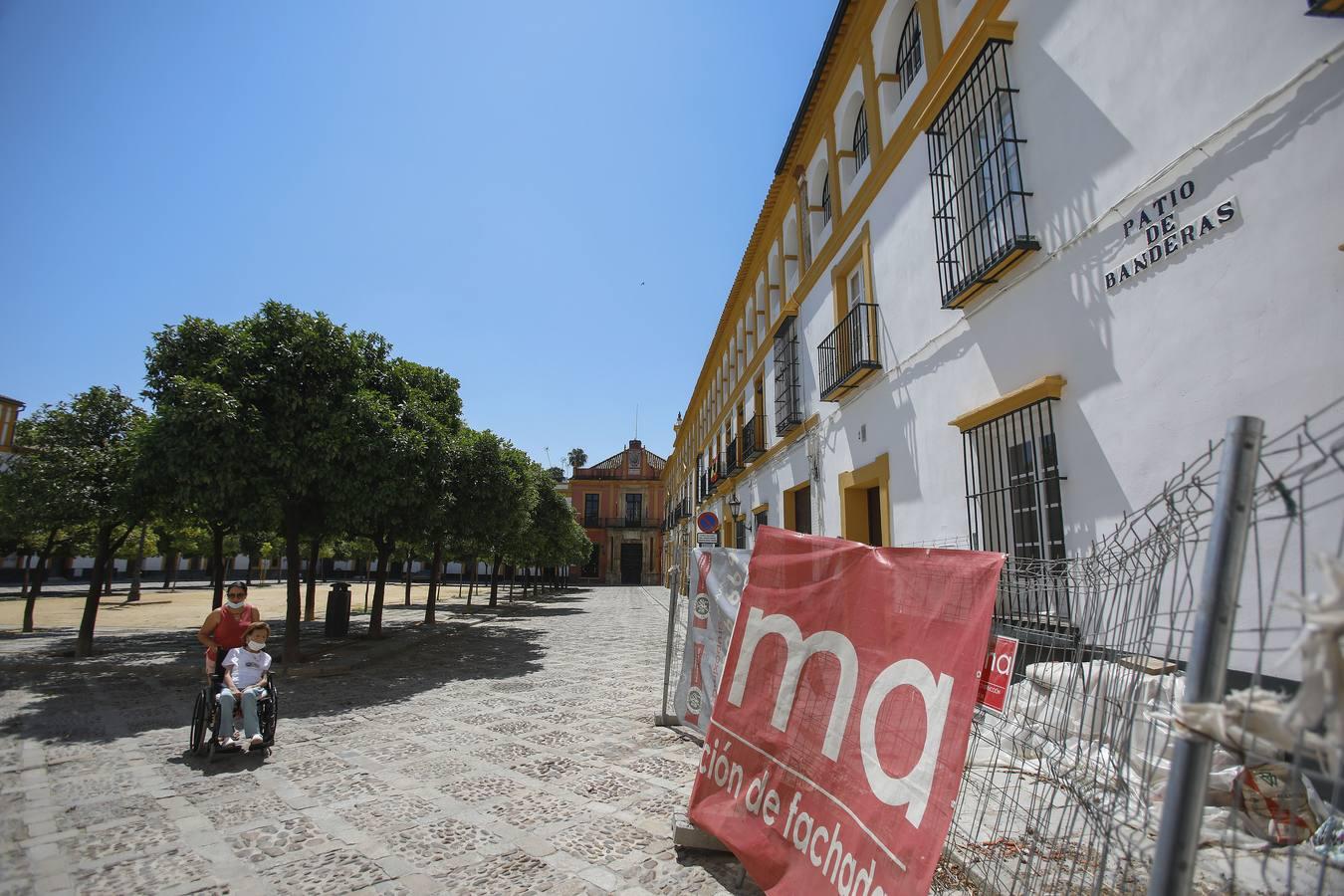 El mal estado del Patio de Banderas de Sevilla