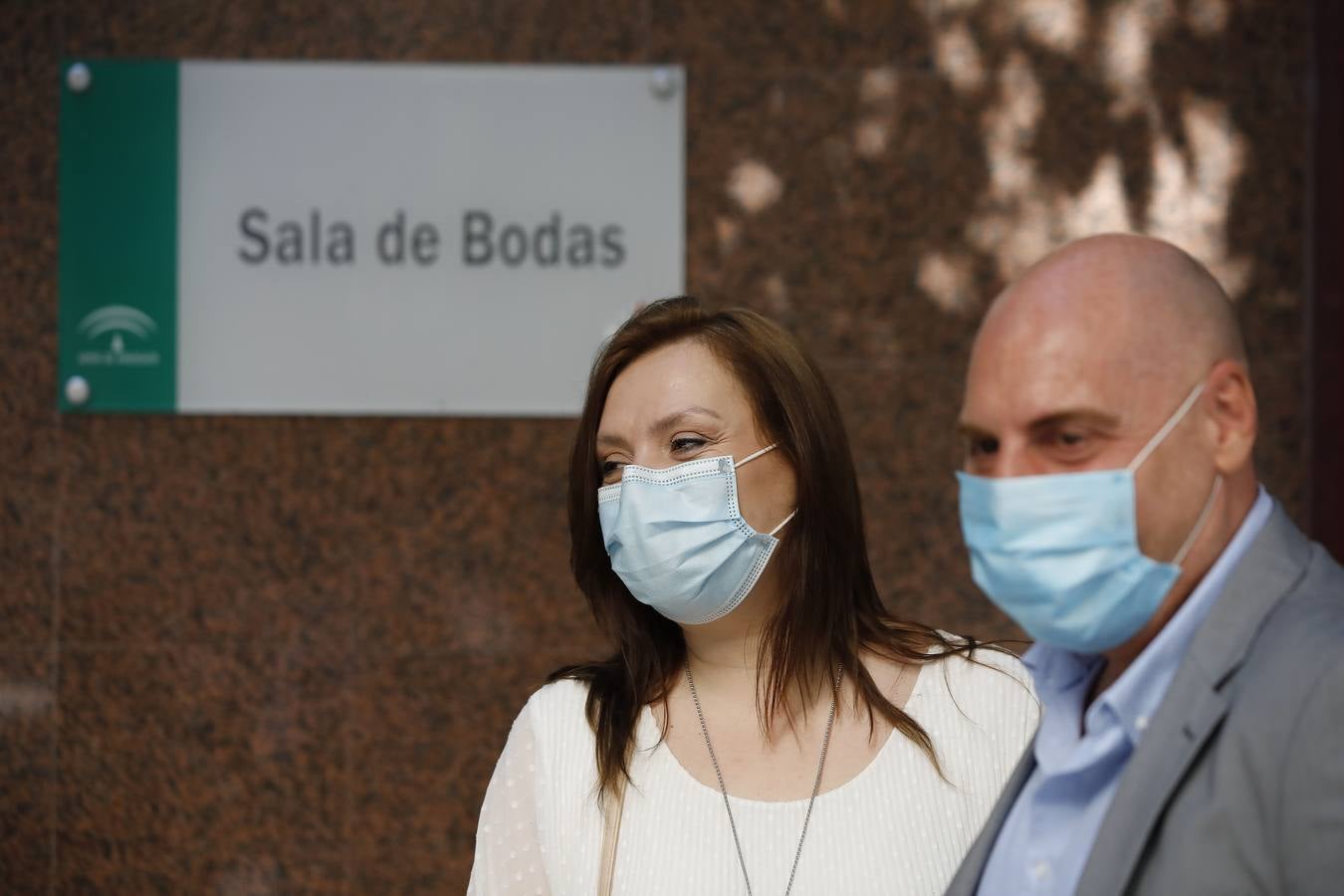 En imágenes, la primera boda celebrada en el Registro Civil de Sevilla en la «desescalada»