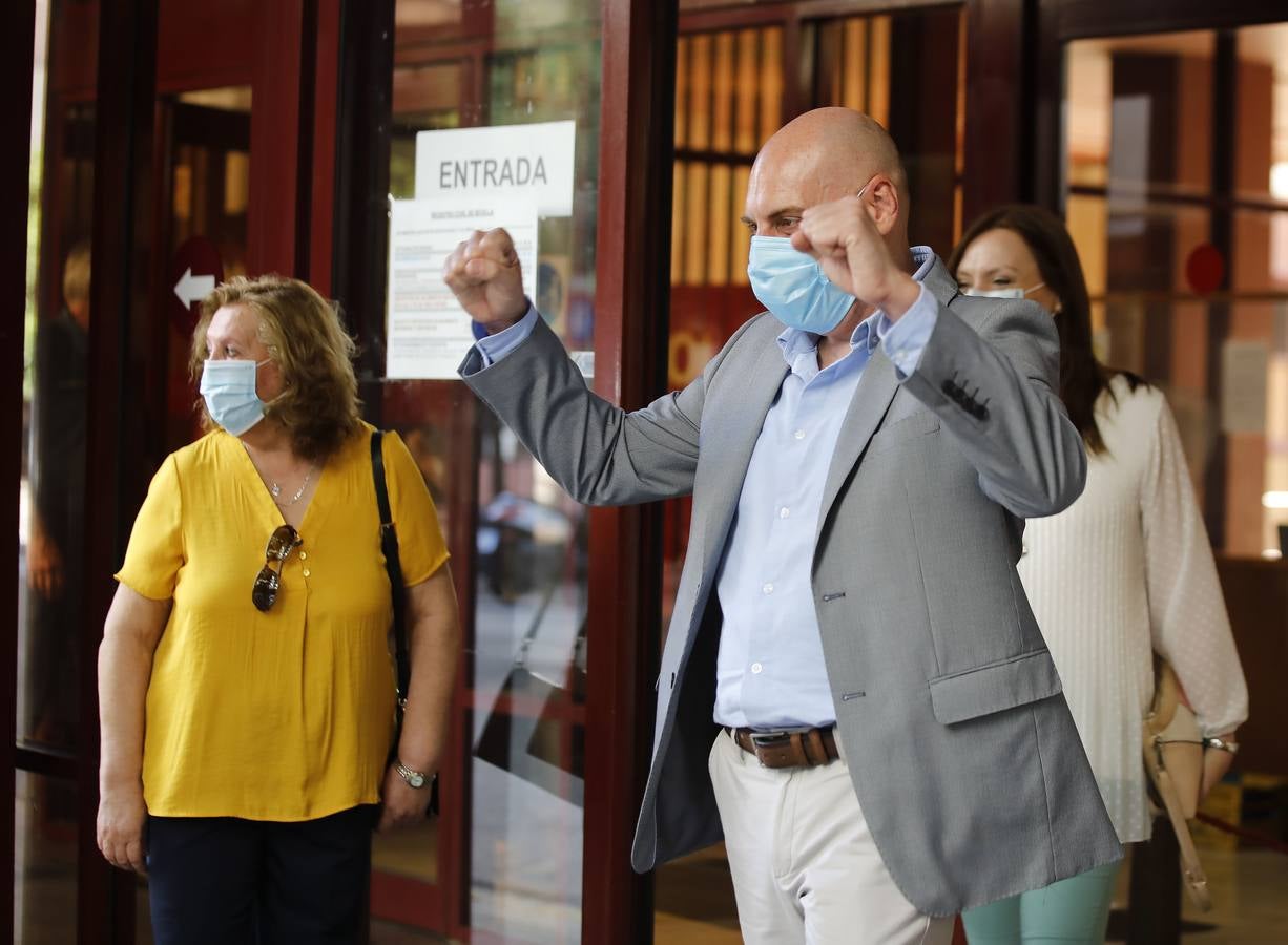 En imágenes, la primera boda celebrada en el Registro Civil de Sevilla en la «desescalada»