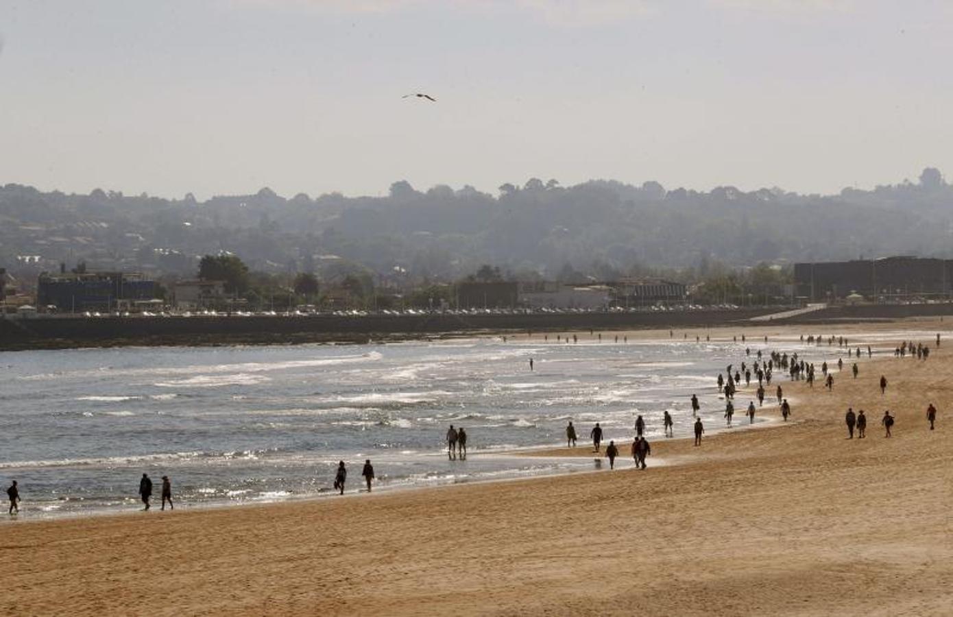 Aspecto que presentaba el miércoles 20 la playa de Gijón. 