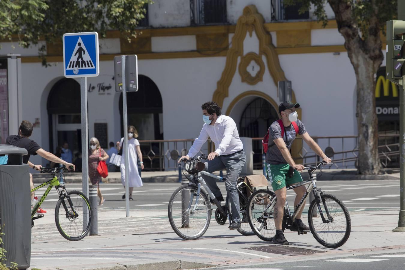 Primer día de uso obligatorio de mascarillas en Sevilla