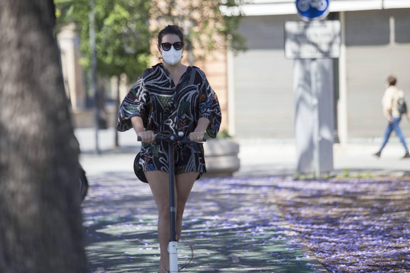 Primer día de uso obligatorio de mascarillas en Sevilla