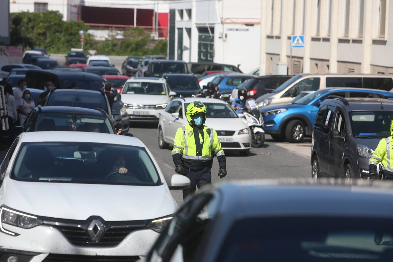 FOTOS: Caravana de coches y motos en Cádiz en demanda de ayudas fiscales