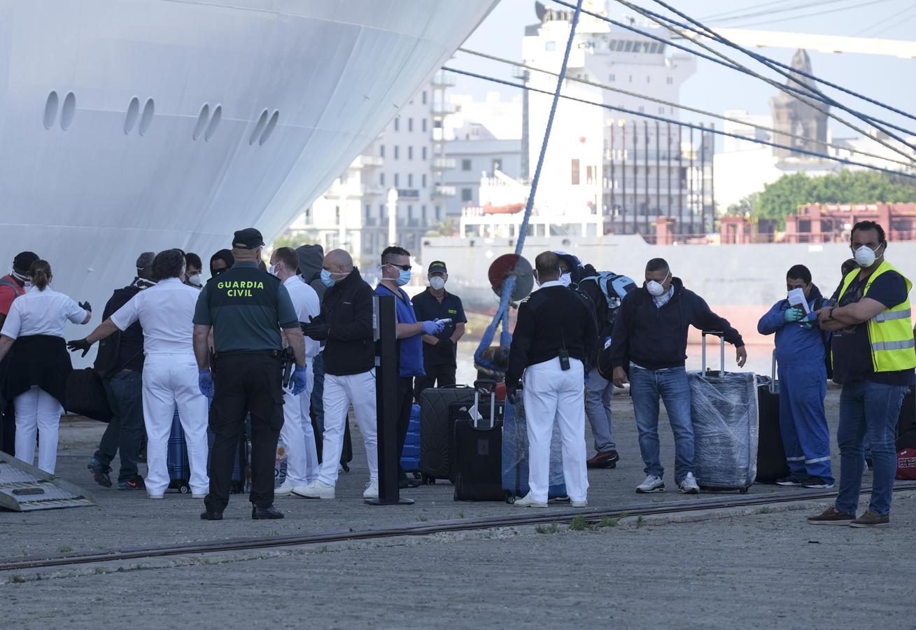 Fotos: Así la sido la marcha de la tripulación del crucero &#039;Carnival Victory&#039; de Cádiz