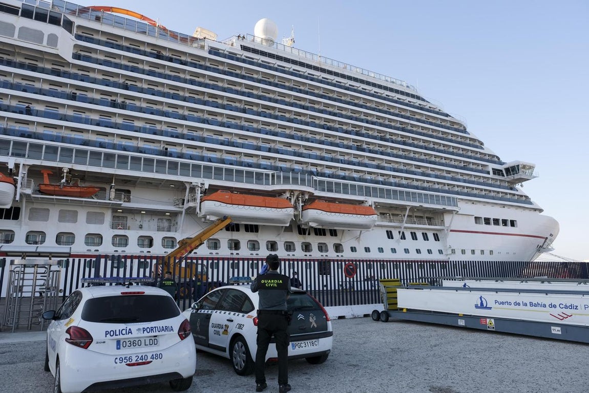 Fotos: Así la sido la marcha de la tripulación del crucero &#039;Carnival Victory&#039; de Cádiz