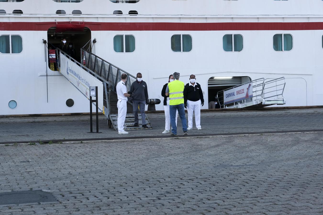 Fotos: Así la sido la marcha de la tripulación del crucero &#039;Carnival Victory&#039; de Cádiz