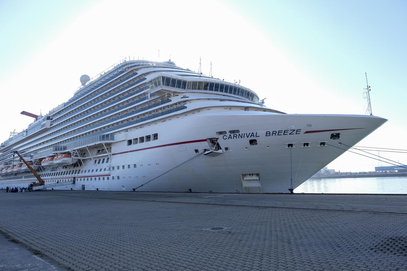 Fotos: Así la sido la marcha de la tripulación del crucero &#039;Carnival Victory&#039; de Cádiz