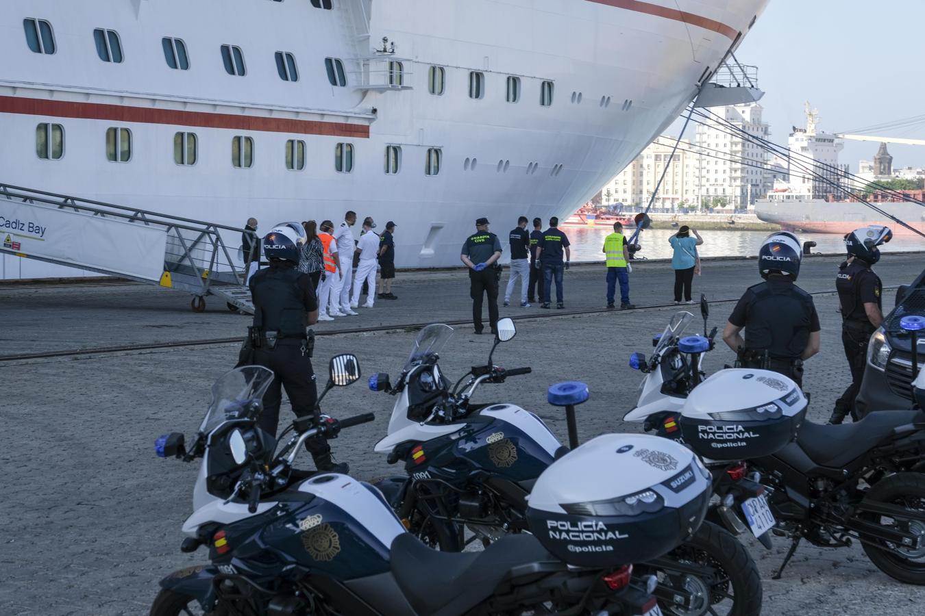 Fotos: Así la sido la marcha de la tripulación del crucero &#039;Carnival Victory&#039; de Cádiz