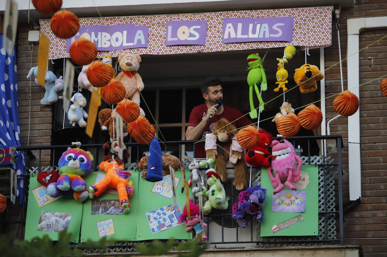 En imágenes, la Feria de Córdoba se vive en los balcones