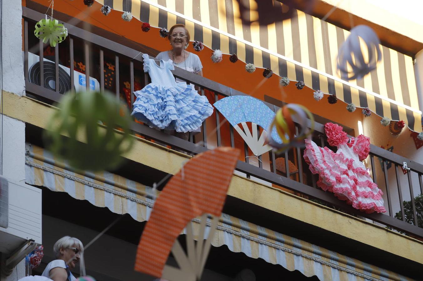 En imágenes, la Feria de Córdoba se vive en los balcones