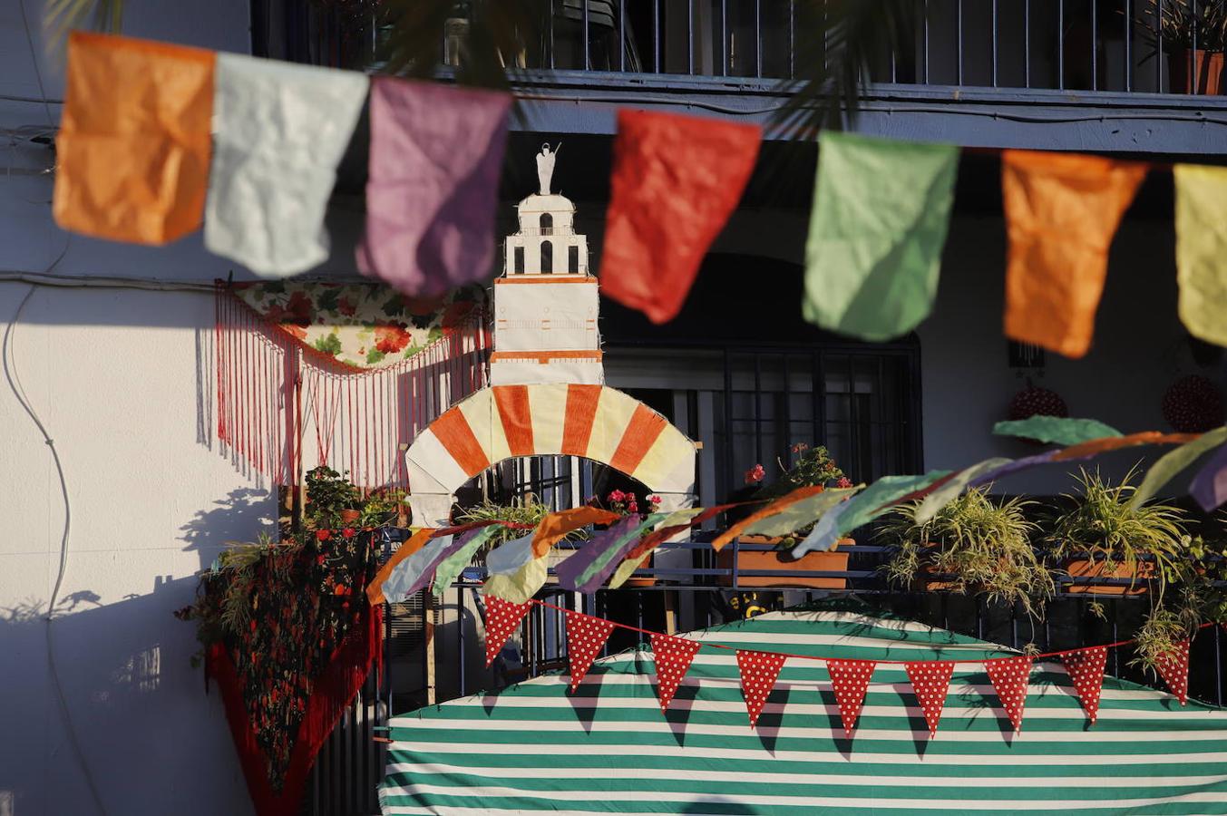 En imágenes, la Feria de Córdoba se vive en los balcones